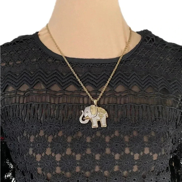 Vintage Silver & Gold Tone Elephant Pendant Necklace 21” Chain - Picture 5 of 5